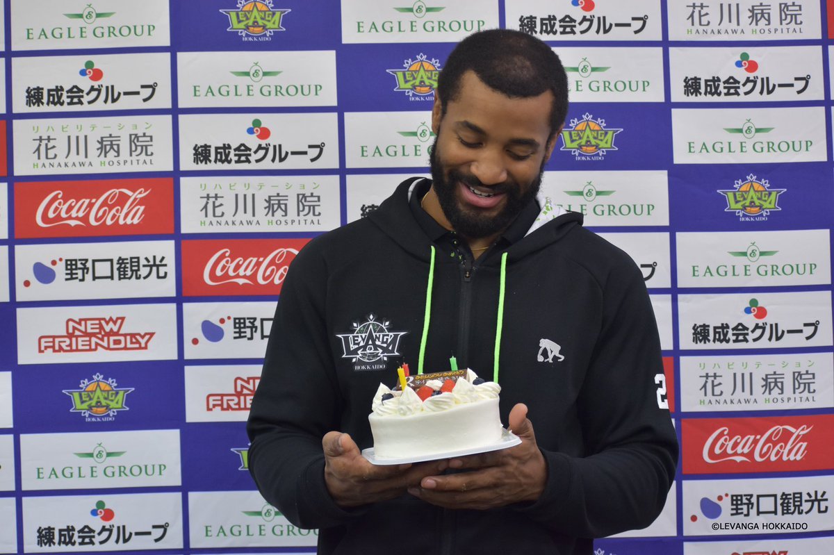 そして先月9/30に31歳のお誕生日を迎えたテイラー選手。少し遅くなりましたが、会見後にサプライズでお祝いをしました🎂✨☺️オフィシ... [レバンガ北海道【Twitter】]