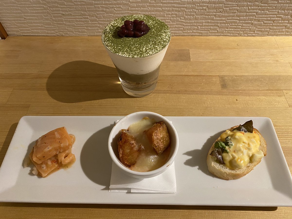 おはようございます！こちら、今週最後のリッチ前菜とデザートでございます🍴ランチタイムは15時までです！ご来店お待ちしており... [ベビーフェイスプラネッツ 札幌宮の森店【Twitter】]