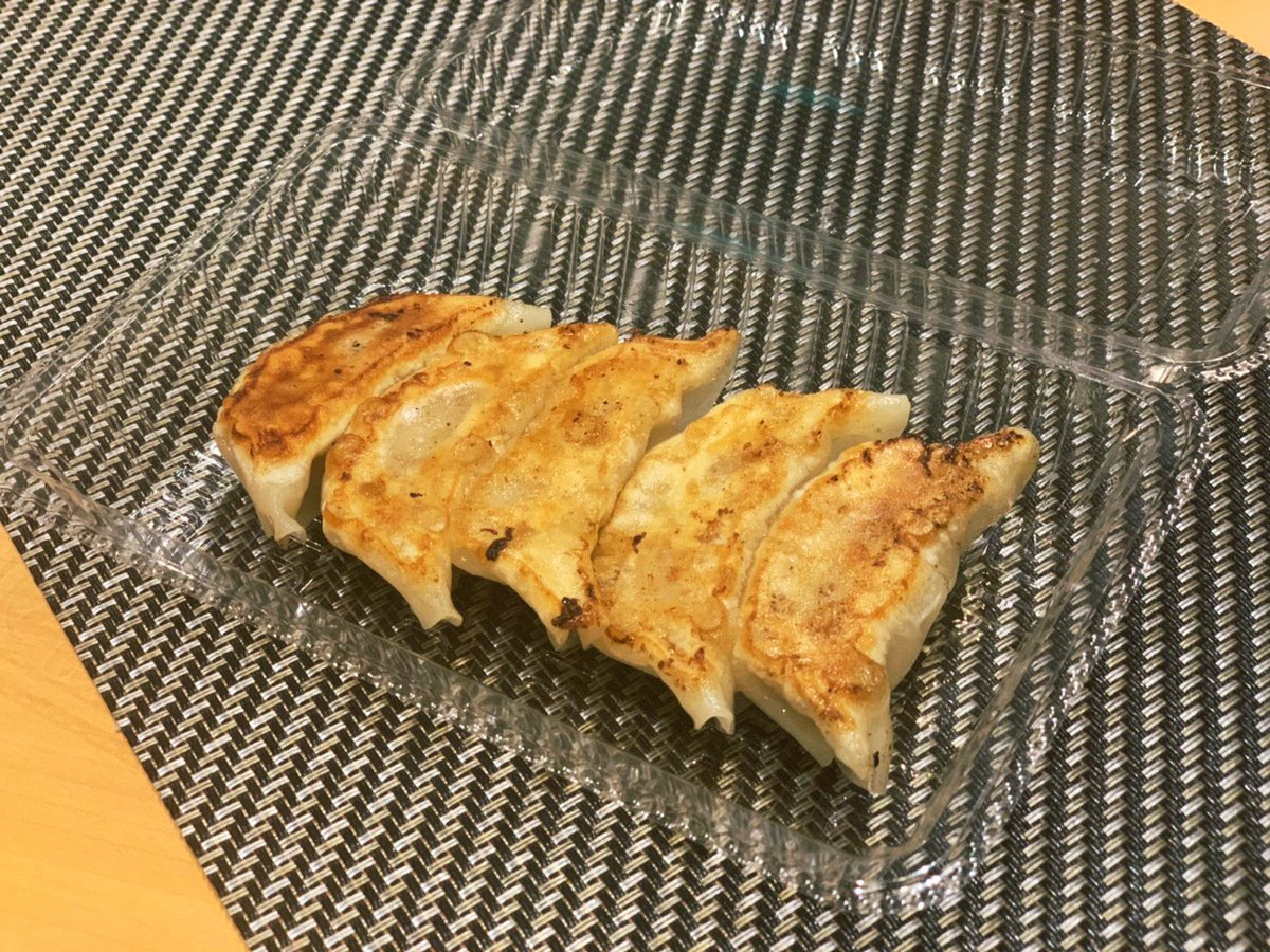 実は、銀波露のギョウザにはチャーシューが入っております😙🥟チャーシュー、豚と鶏の合い挽き肉でお肉たっぷりのジューシーなギョウ... [らぁめん銀波露 札幌手稲店【Twitter】]