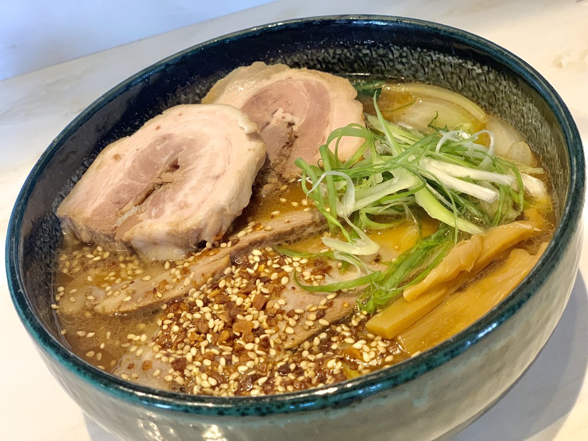 手稲ラーメン肉玉×銀波露手稲店大好評販売中です🔥🔥🔥朝から満席！そして大盛況ありがとうございます😎🙏●肉玉のニクロウチャーシュ..... [らぁめん銀波露 札幌手稲店【Twitter】]