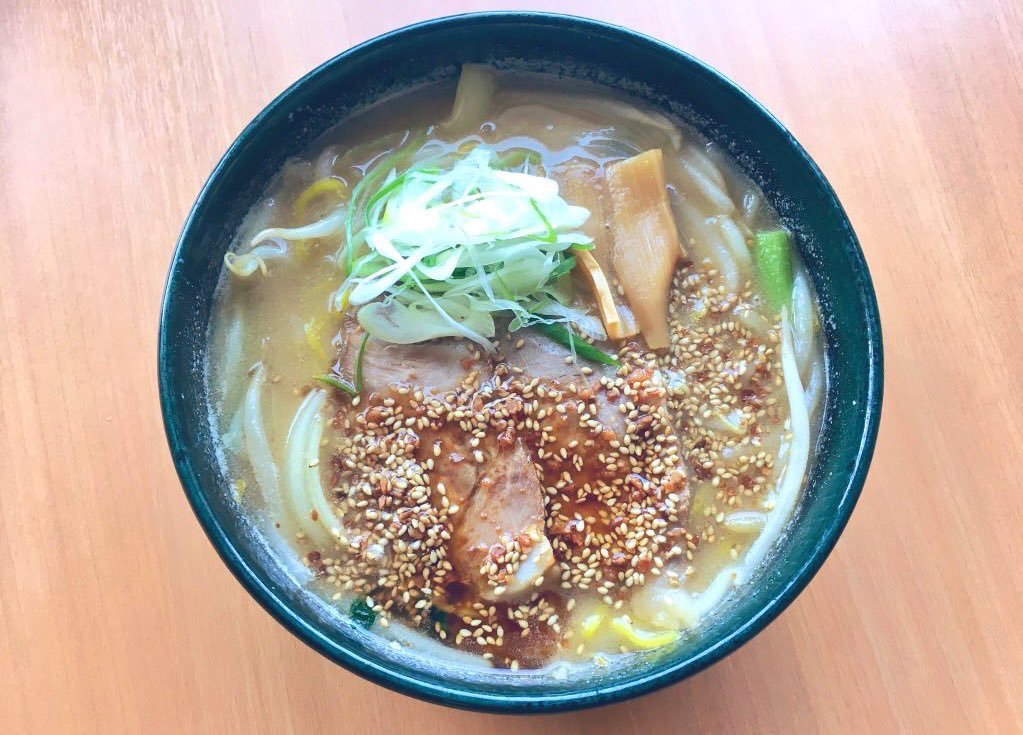 まろやかな香ばし味噌🍜マイルドな味噌の中にたっぷりのゴマの風味と銀波露特製マー油をかけた一杯！北海道といえば味噌ラーメン🍜... [らぁめん銀波露 札幌手稲店【Twitter】]