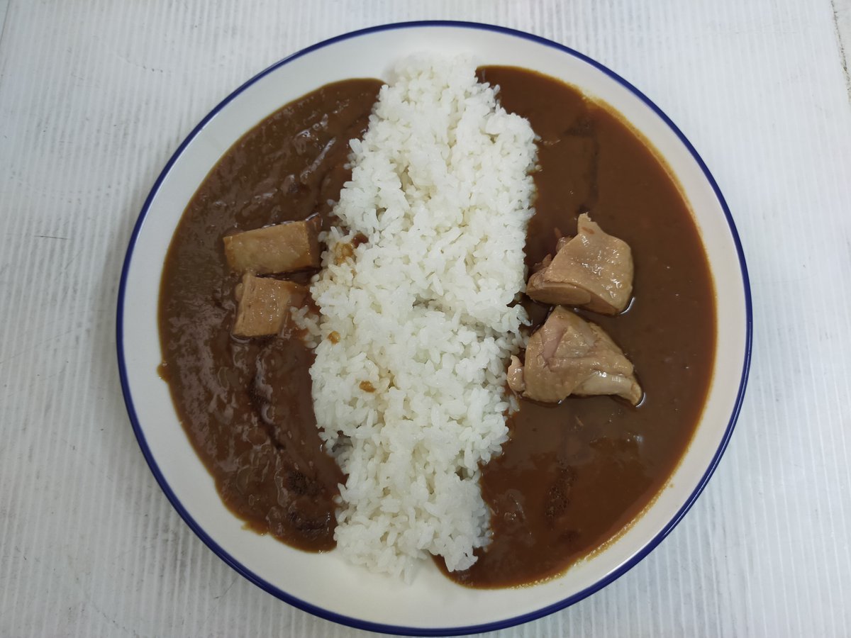 朝カレー完売しました沢山のご注文ありがとうございました＃朝カレー #本日分完売 #写真はＷカレー [やさしい、とんこつ 麺 かまくら【Twitter】]