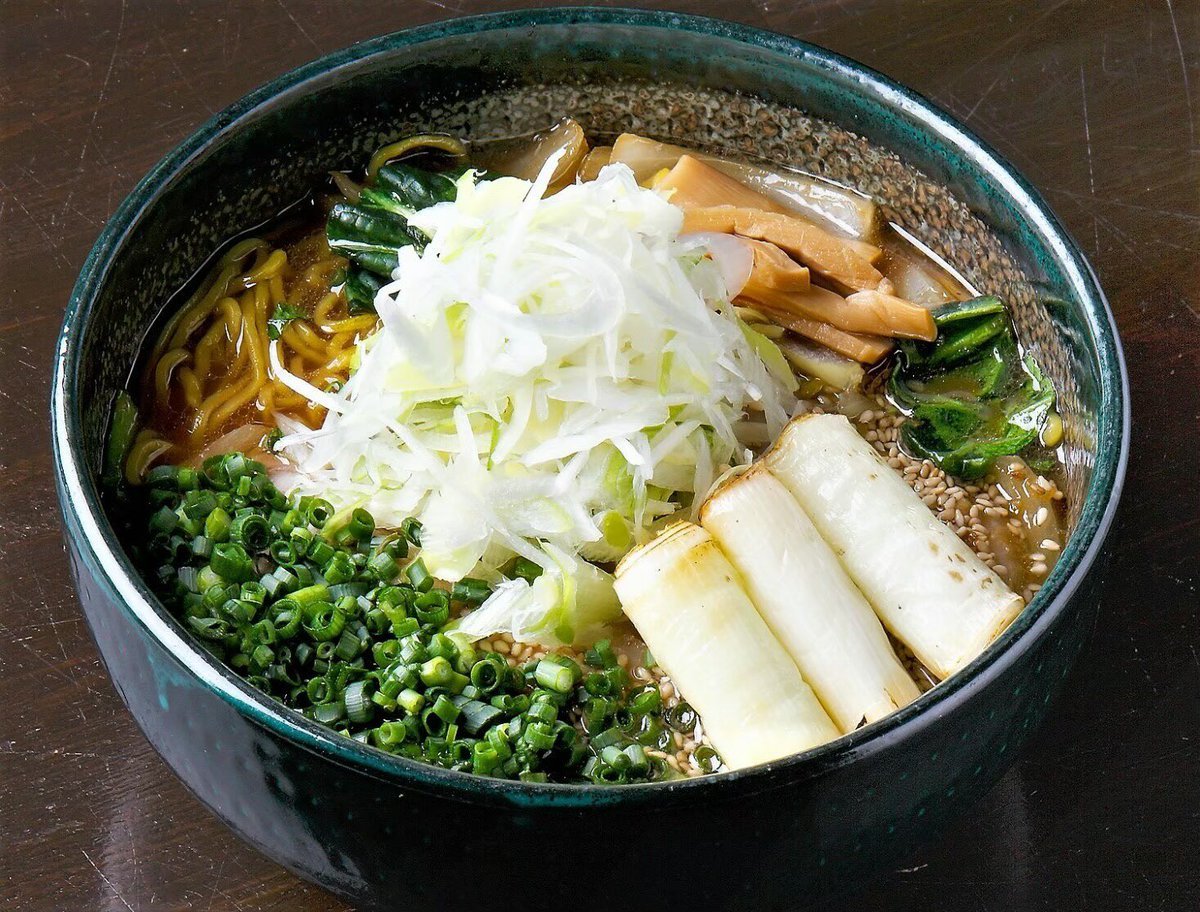 おはようございます☀️本日はいいお天気の朝ですね🥸寒い冬は&quot;ねぎ・ネギ・葱らぁ麺&quot;が、おすすめです✌🏻✌🏻北海道産の軟白ねぎをた... [らぁめん銀波露 札幌手稲店【Twitter】]