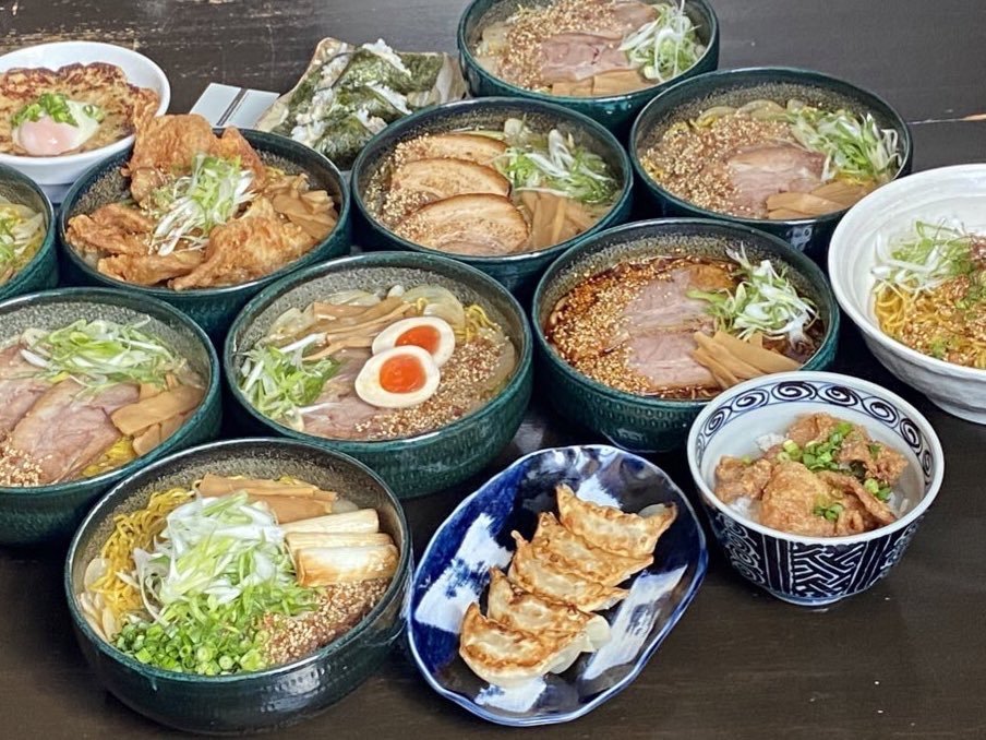 おはようございます☀️本日は店内飲食・テイクアウトでの営業です✌🏻✌🏻テイクアウトをご利用のお客様は、事前にお電話していただけ... [らぁめん銀波露 札幌手稲店【Twitter】]