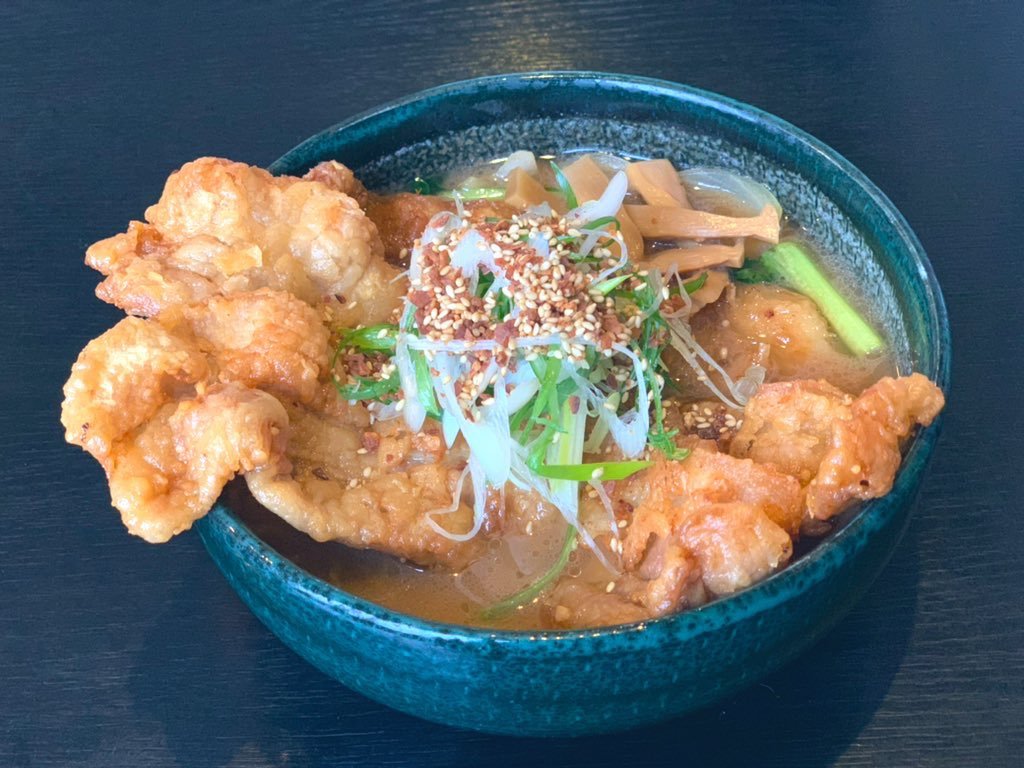 銀波露名物の『ぱいくぅ麺』はもう召し上がりましたか？😎揚げた豚ばら肉を豪快に3枚香ばしいスープの上に乗せております🍜銀波露を... [らぁめん銀波露 札幌手稲店【Twitter】]