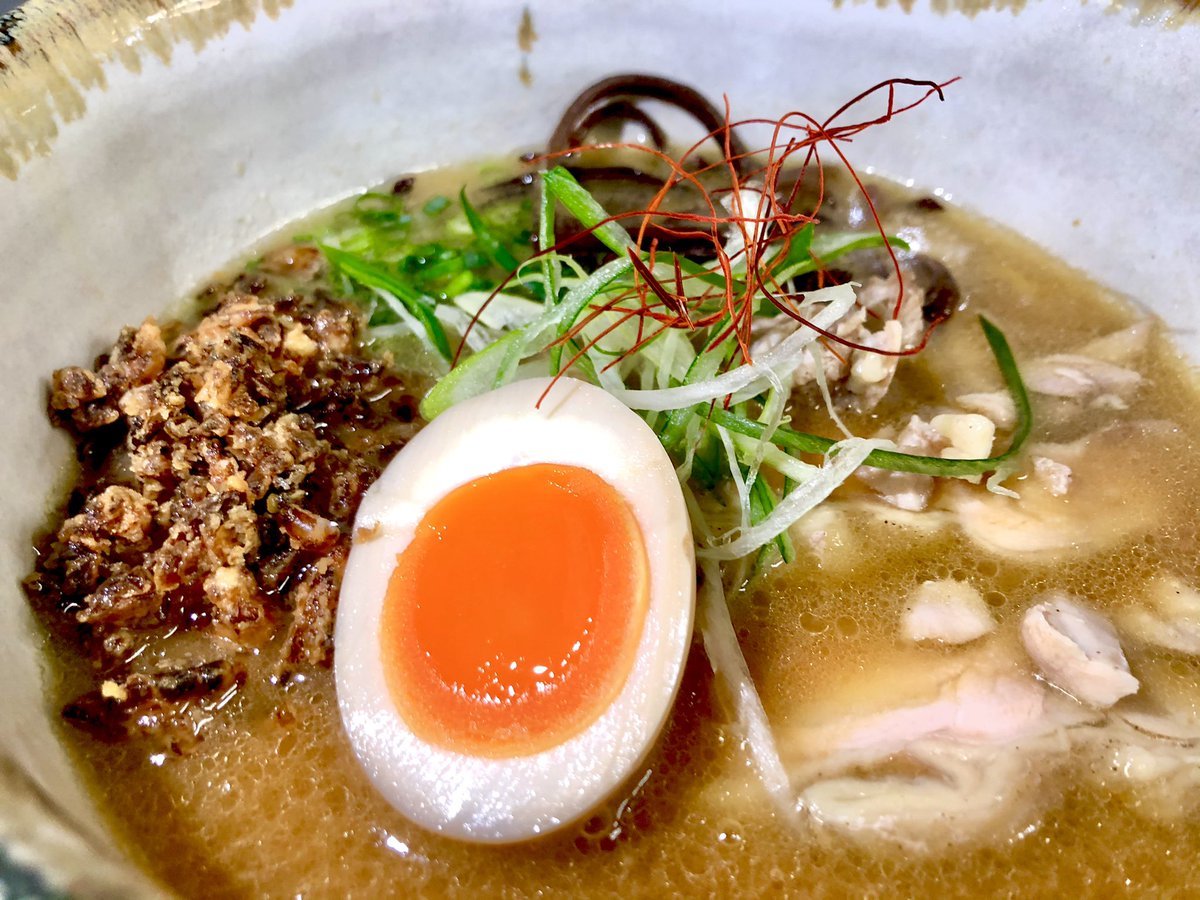 おはようございます☔️まろやか鶏白湯醤油らぁめん期間限定で販売中です🤩！1玉だと物足りないな〜又は多いな〜という方は&quot;麺大盛... [らぁめん銀波露 札幌手稲店【Twitter】]