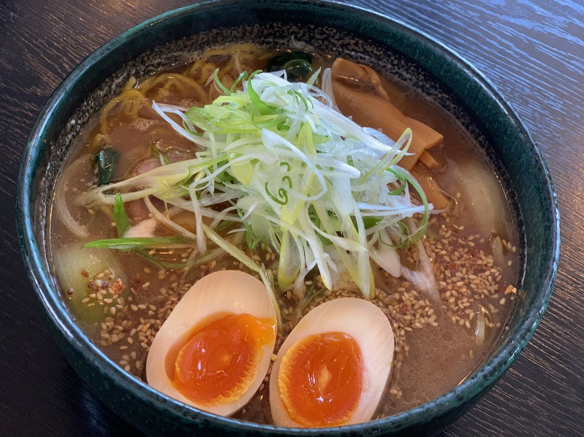 ラーメン日和な気候となってます😎✨季節の変わり目でもあるので風邪対策には食べて適度な運動ですね☺️！本日も銀波露手稲店は11:30... [らぁめん銀波露 札幌手稲店【Twitter】]