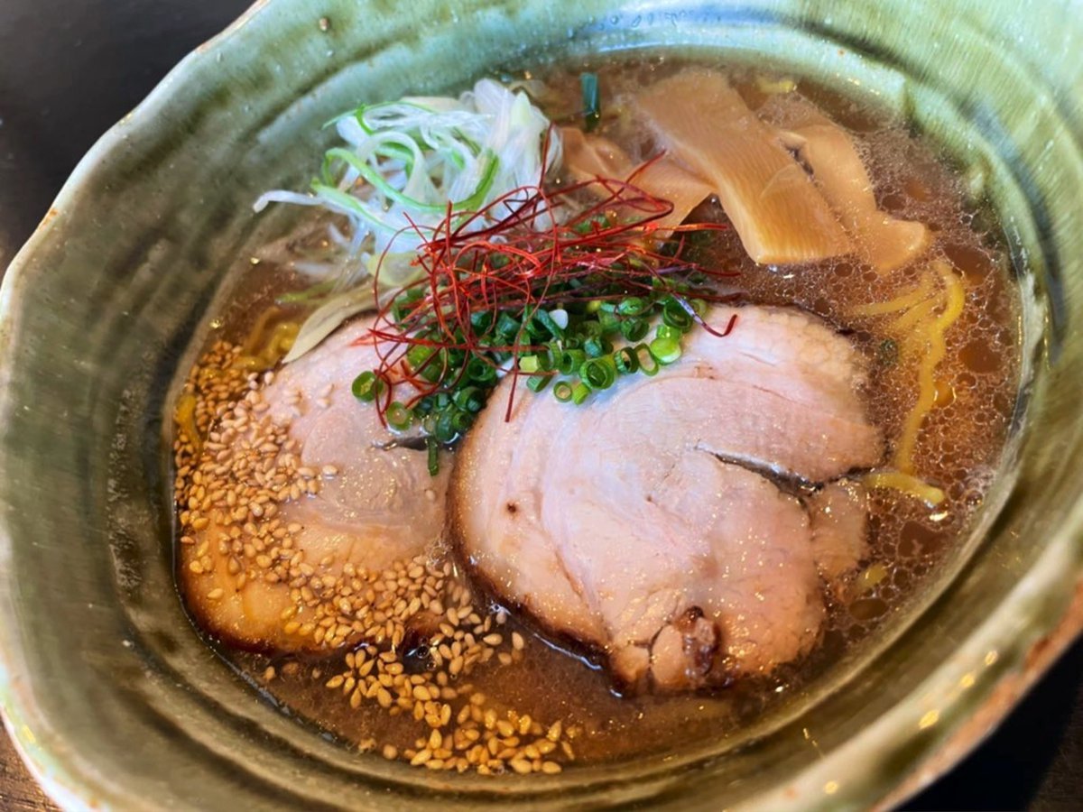 銀波露手稲店限定メニュー🍜『燻製豚骨醤油』が大好評すぎて毎日、売り切れ寸前でございます🙏✨ありがとうございます☺️！！！テイク... [らぁめん銀波露 札幌手稲店【Twitter】]