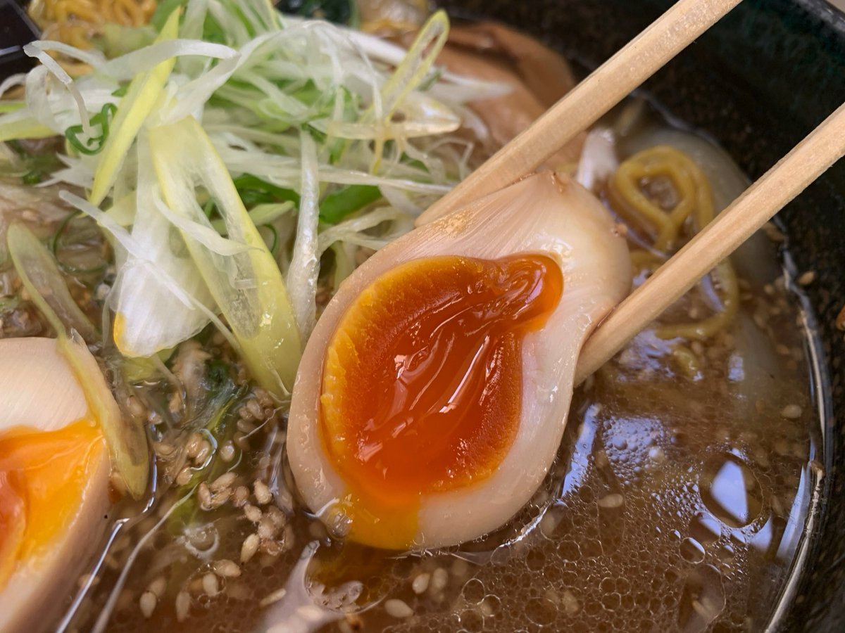 銀波露のラーメンの麺は玉子不使用麺となっております🤩✨ですので玉子アレルギーの方も安心してご来店ください☺️！味玉は一つ一つ丁... [らぁめん銀波露 札幌手稲店【Twitter】]