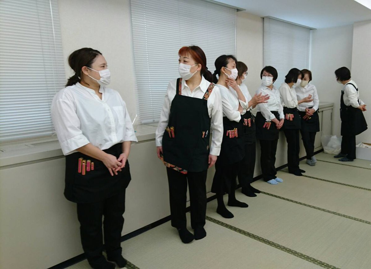 本日の札幌·苫小牧校は成人式前撮り着つけ最終日スタート✨着つけ師さんスタンバイオッケーです💪年末年始·成人式の着つけのご予約·ご... [小林豊子きもの学院【Twitter】]