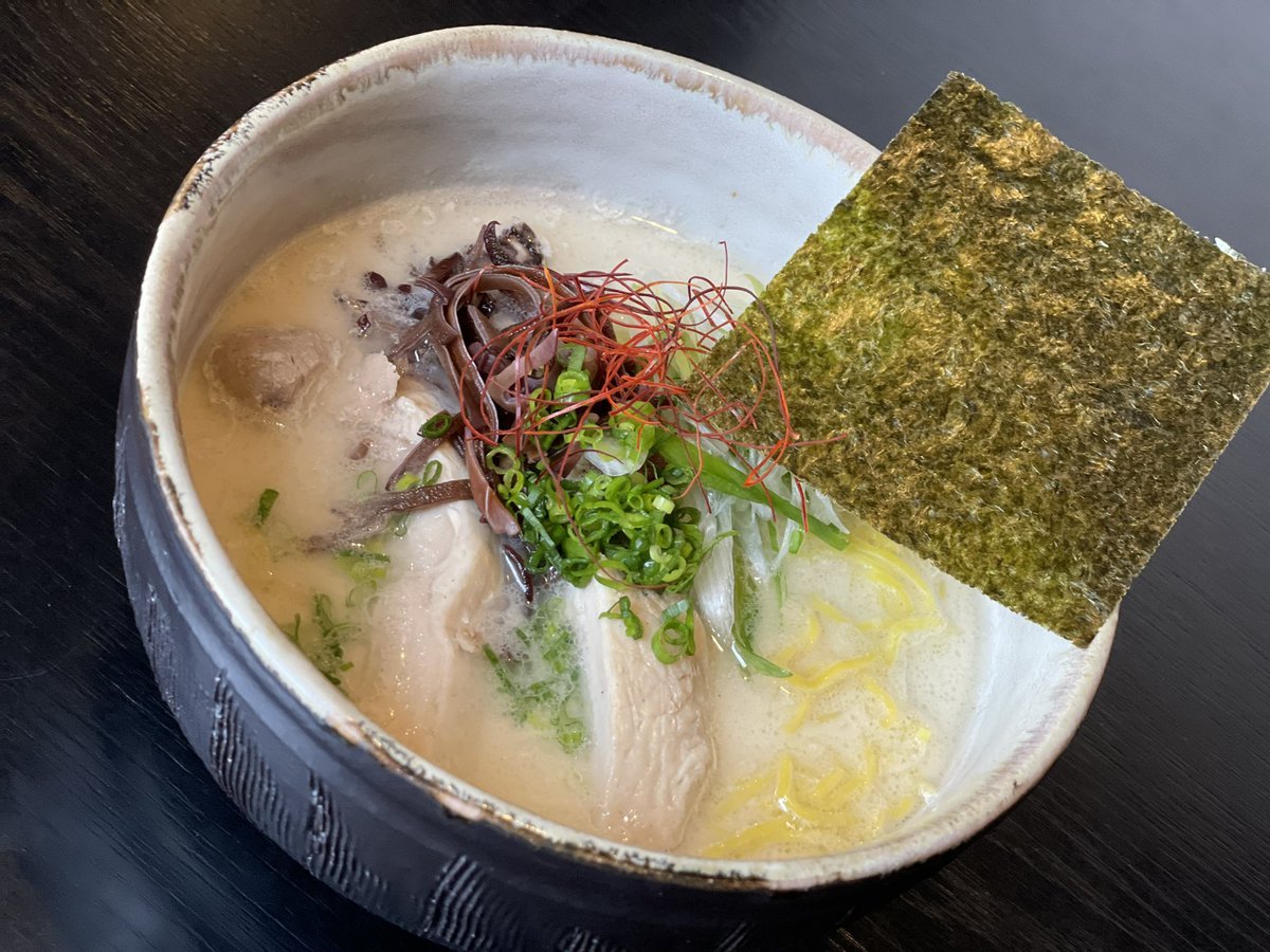 本日限定の『塩鶏白湯』が大好評です🤩🙏✨ありがとうございます🙏それ以外にもレギュラーメニューがたっぷりございます🍜ぜひ銀波露手... [らぁめん銀波露 札幌手稲店【Twitter】]