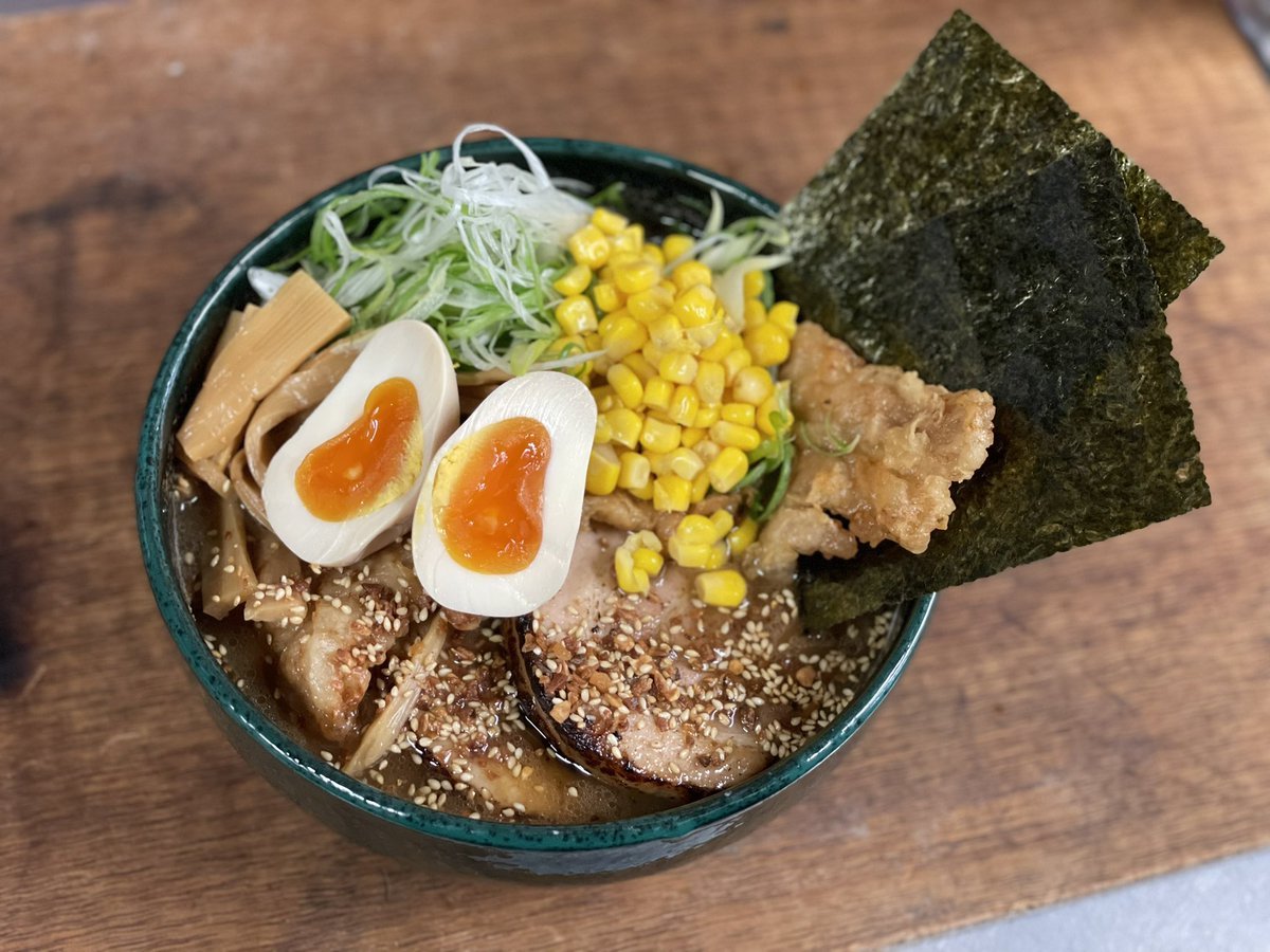 しんや一族さんとのオリジナルラーメンプロジェクトから生まれた『ミニ族々ラーメン 1610円』大好評販売中です🤩✨醤油 味噌 塩と味選... [らぁめん銀波露 札幌手稲店【Twitter】]