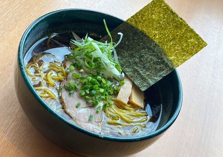 朝ラー営業スタートしました🍜✨本日はかたちコーヒーのスタッフさんと共に営業です！ラーメン、コーヒー、スイーツとご用意しており... [らぁめん銀波露 札幌手稲店【Twitter】]