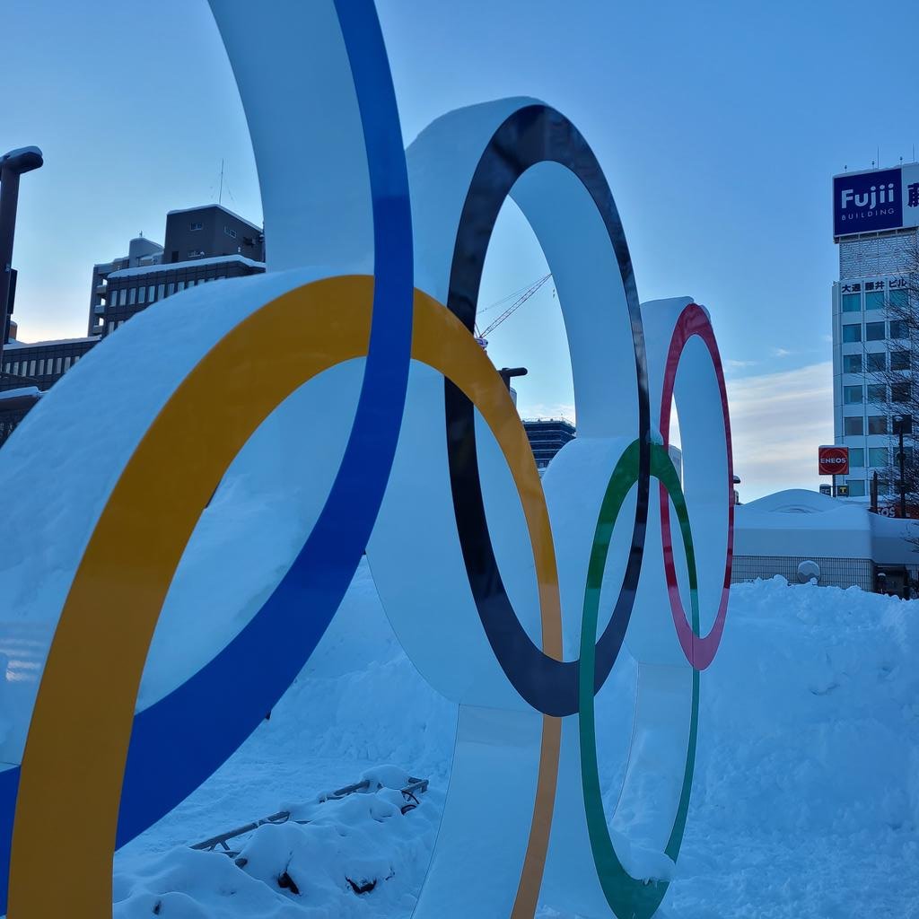 おはようございます☀️学院本部のある大通公園💐札幌冬季五輪50周年を記念し❄昨夏東京オリンピックで設置されたモニュメントが再登場し... [小林豊子きもの学院【Twitter】]