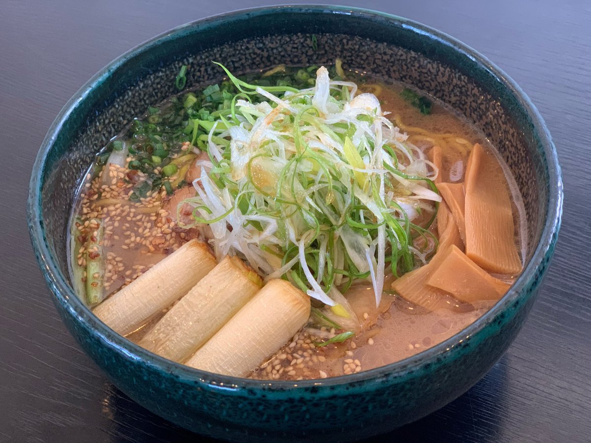 ねぎ・ネギ・葱らぁめん🍜北海道産の軟白ネギを使用した1杯です☺️！おすすめの味は辛らぁめん醤油です😎🍜今の時期は風邪予防にもな... [らぁめん銀波露 札幌手稲店【Twitter】]