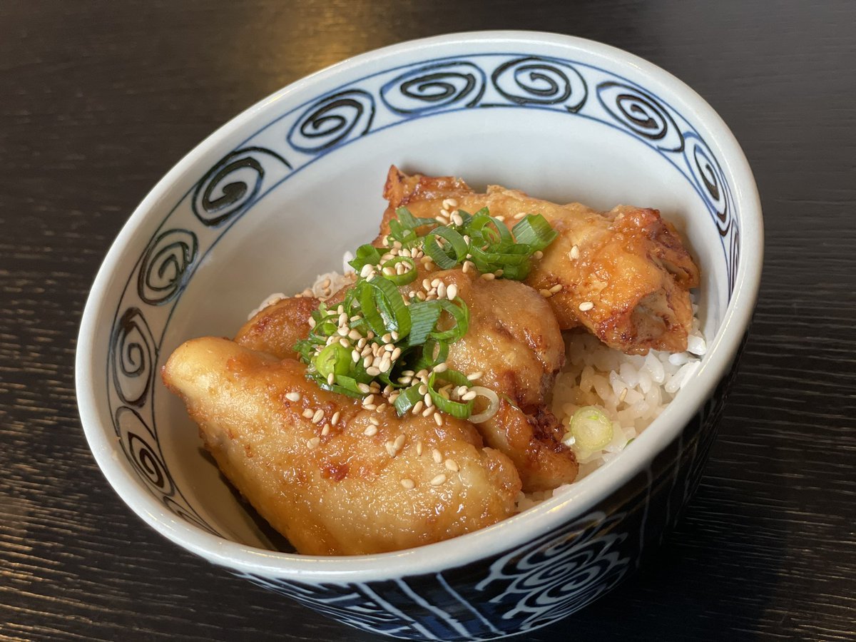 本日もたくさんのご利用ありがとうございました🙏✨銀波露手稲店限定の『鶏ぱいくぅ丼』は柔らかい鶏もも肉を使用しております☺️！リ... [らぁめん銀波露 札幌手稲店【Twitter】]