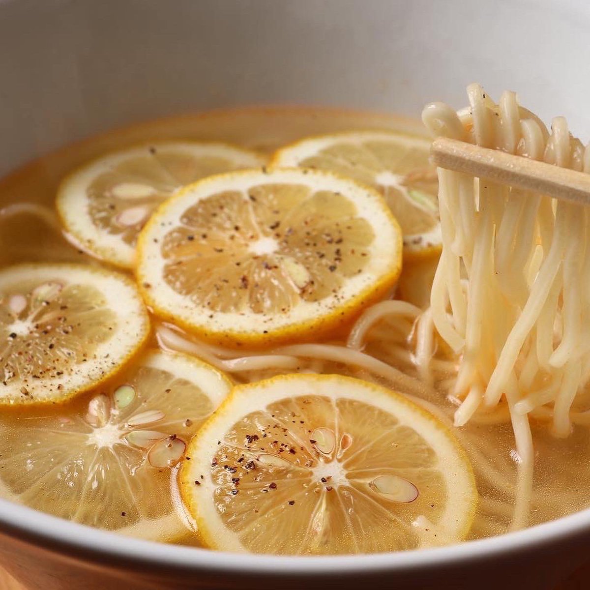 本日もオープンしてます‼️ジンギスカン食べて〆にあたたかいラーメン食べて身体温めて帰りませんか？？ジンギスカンで代謝アップ、... [バル　FUJIYAMA【Twitter】]