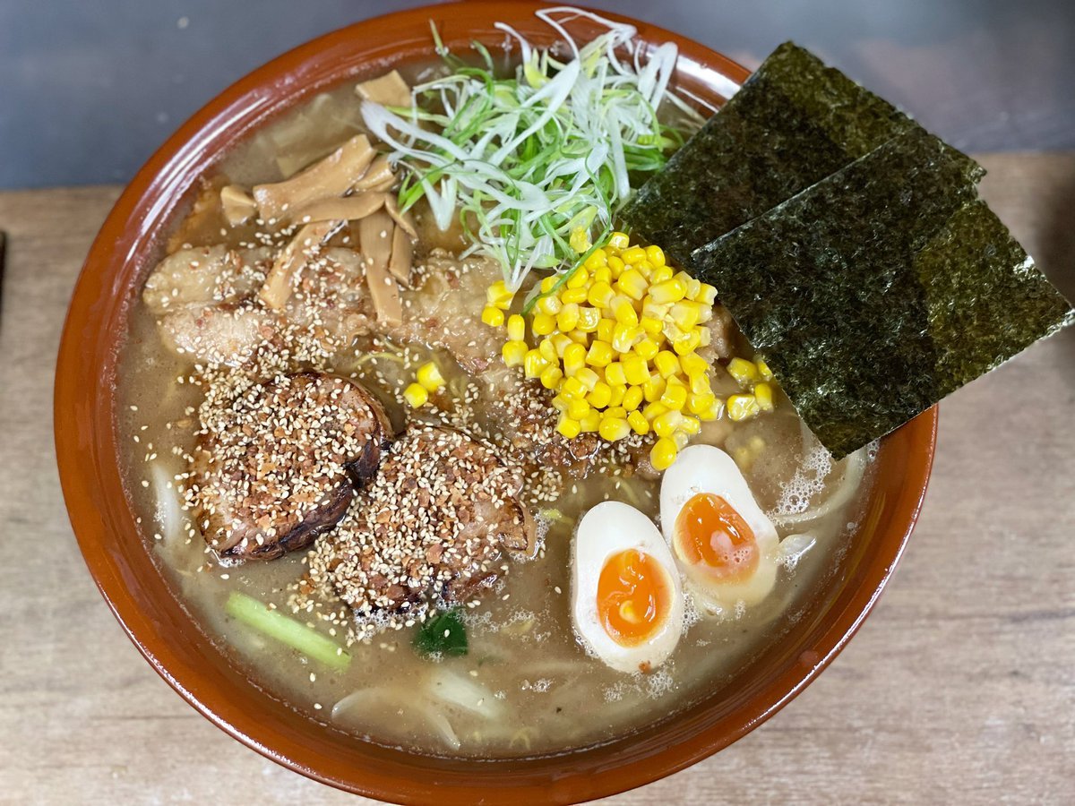 銀波露手稲店限定の『カスタマイズデカ盛りらぁめん』販売スタートです😎🍜麺4玉入っているのでボリューム満点！自分好みのトッピン... [らぁめん銀波露 札幌手稲店【Twitter】]