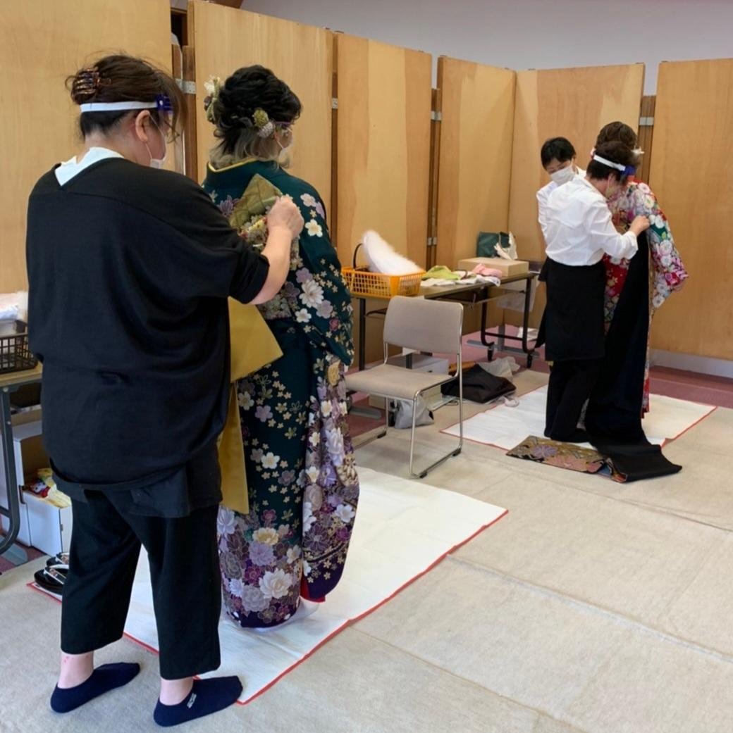 昨日の苫小牧校は成人式の前撮り着つけを担当✨成人式も前撮りも思うままにならない時が続きましたが…今年度は始動が早く腕が鳴ります💪... [小林豊子きもの学院【Twitter】]