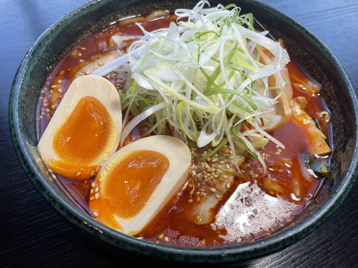 手作り味玉と道産の軟白ネギの組み合わせが最高です😊🍜シャキシャキ食感の柔らかい軟白ネギはスープに絡めるとより美味しく召し上が... [らぁめん銀波露 札幌手稲店【Twitter】]