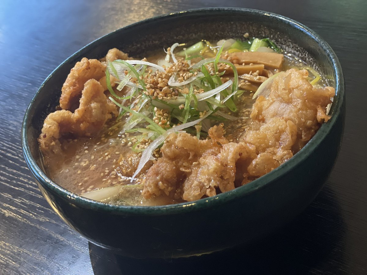 スープの風味、麺の小麦の香り、ぱいくぅの迫力。銀波露でしか口にできない一杯があります🍜炎を上げて野菜を炒めて豚骨スープと合... [らぁめん銀波露 札幌手稲店【Twitter】]