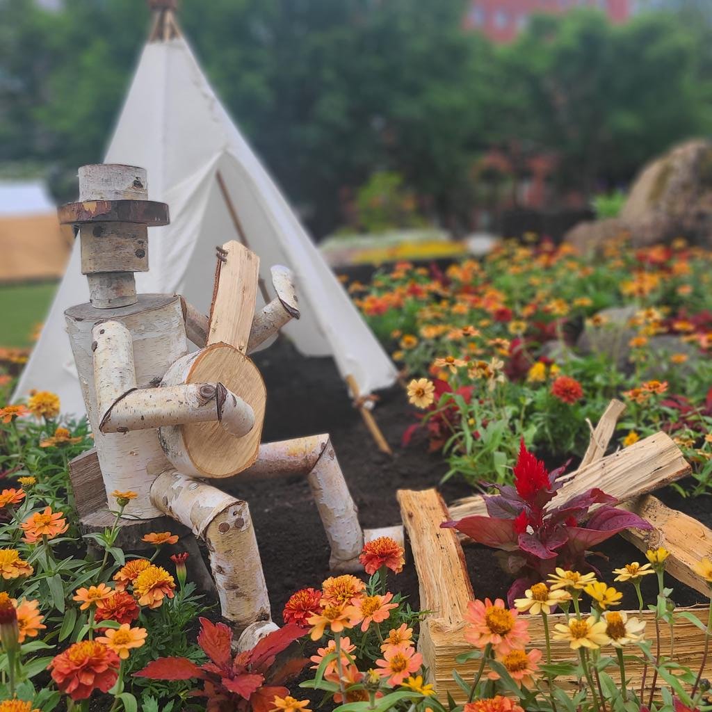 おはようございます⛅学院本部のある札幌大通公園⛲今朝はソロキャンを楽しむ方と遭遇⛺週末の花フェスタへ向け花壇の整備が進んでいます... [小林豊子きもの学院【Twitter】]