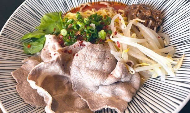 いきなりの猛暑日☀️✨✨冷たいメニュー2種類あります🤩！🟠肉みそ豚しゃぶ冷し担々麺🟠和風とんこつ冷しつけ麺夏になると油そばも提... [らぁめん銀波露 札幌手稲店【Twitter】]