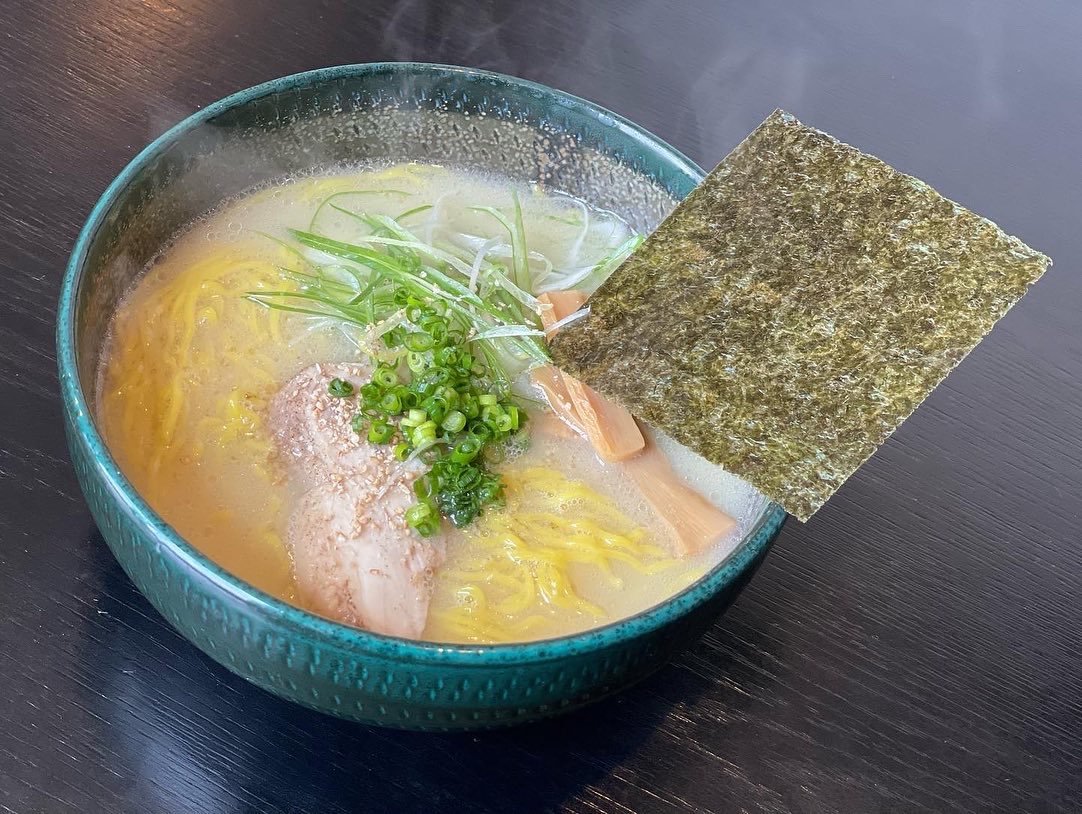 本日は銀波露手稲店大感謝祭です😎🔥営業時間中に限定のラーメンを提供します😊🟠塩らぁめん 500円普段では召し上がれないメニューを..... [らぁめん銀波露 札幌手稲店【Twitter】]