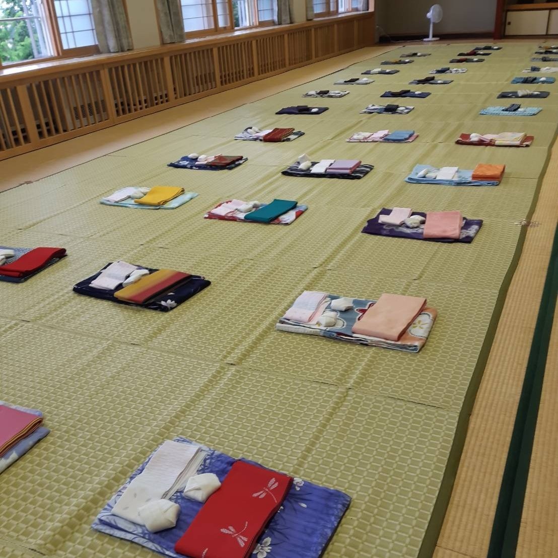 本日は函館校で江差高校·帯広校で更別農業高校きもの授業💐浴衣の着つけ実習·きものの成り立ちや日本文化についても学んでいただきます... [小林豊子きもの学院【Twitter】]