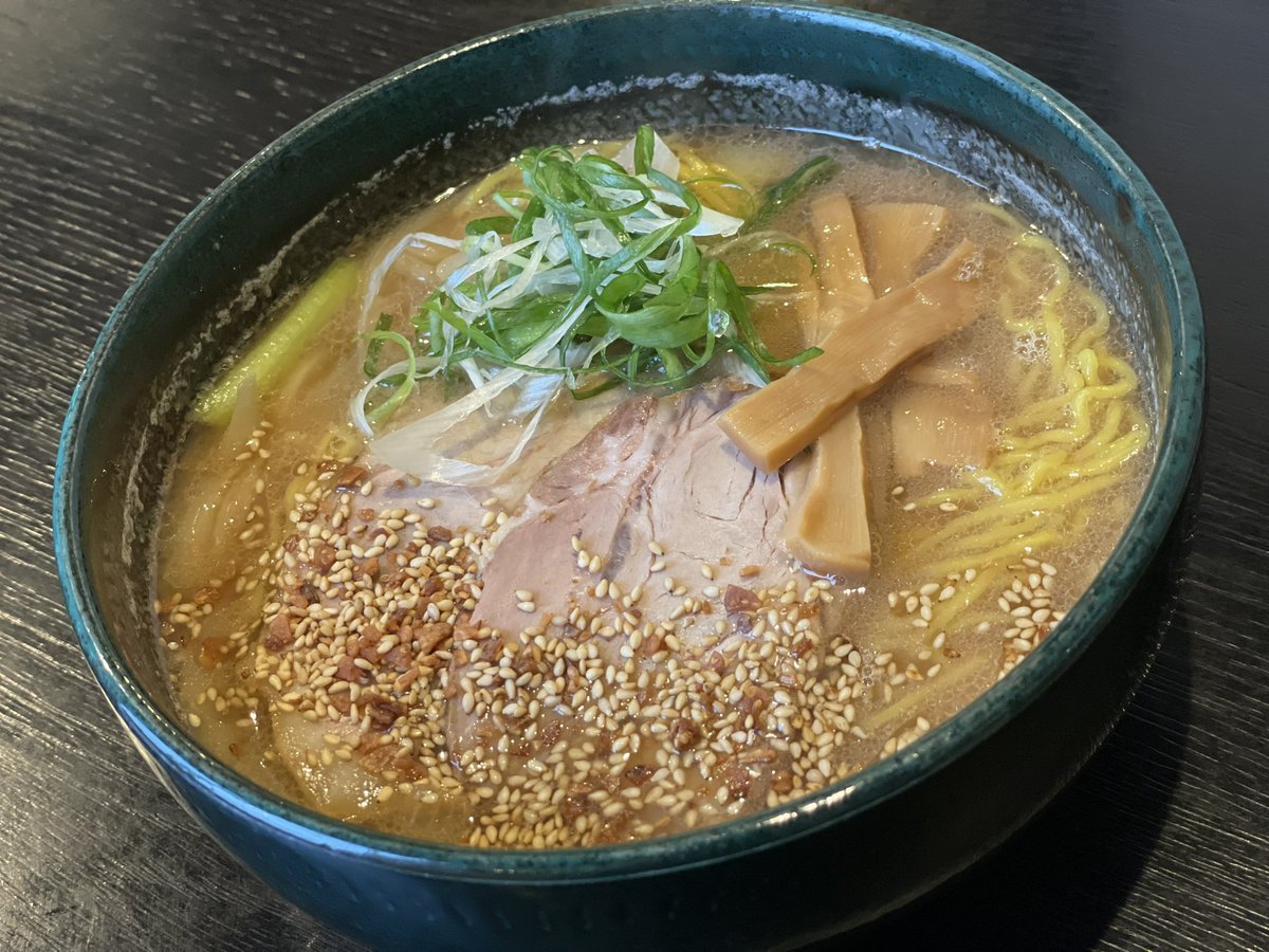 銀波露のおすすめは『香ばし醤油』です😊！迷ったらおすすめを召し上がってみてください🍜道産の豚骨を長時間煮込んだ豚骨スープ、炎... [らぁめん銀波露 札幌手稲店【Twitter】]