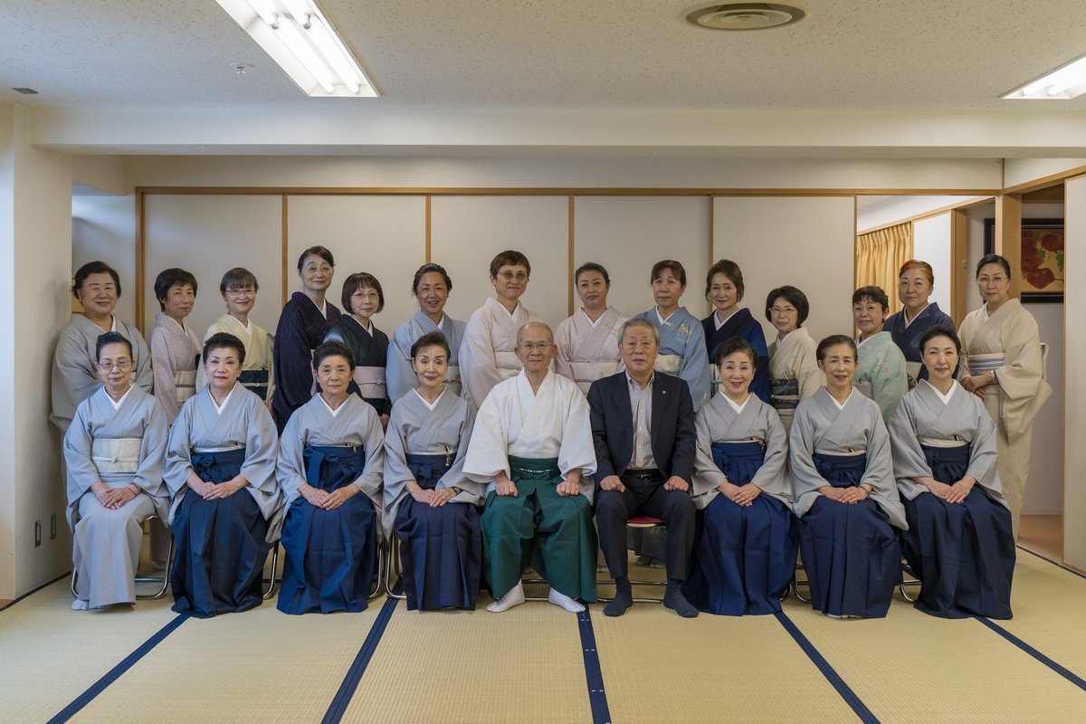 日本の服飾文化を学び時代衣裳着装技術の習得を目指す #着装道宮島流衣紋会💐昨日から二日間今年度最後の研修会を実施👘教授会の皆さん... [小林豊子きもの学院【Twitter】]