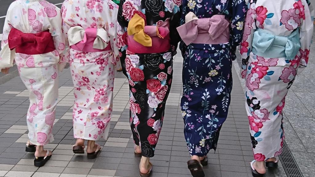 本日の札幌校は毎夏恒例 清田中学校ソーイングクラブからのご依頼で浴衣着つけ指導🎐夏休み初日のサークル活動でこの夏 浴衣に親しみ準... [小林豊子きもの学院【Twitter】]