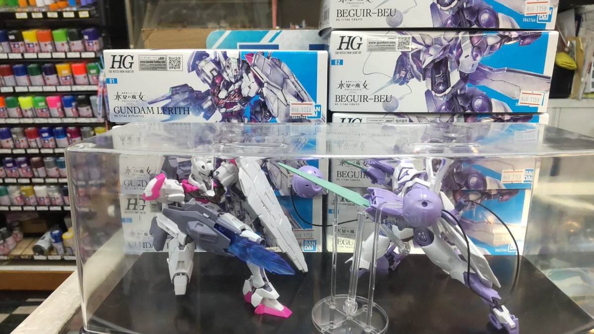 おもちゃの平野店頭で水星の魔女のガンプラ販売サンプルも対峙してます! [おもちゃの平野【Twitter】]