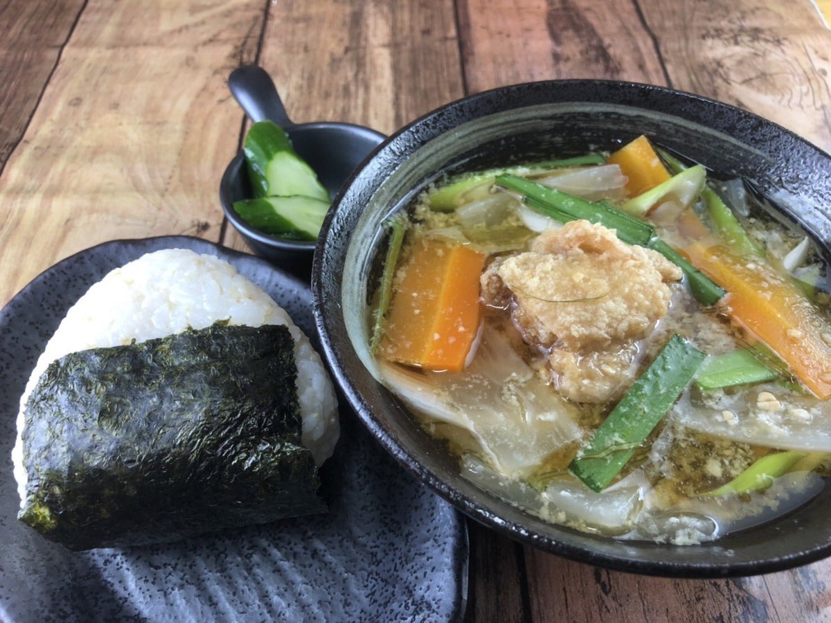 明日のピロス学園祭ご来場予定の皆様へ。ごはんを食べたり休憩できる広めのお部屋を無料開放します。札幌東商業高校×ピロス星... [カラオケピロス【Twitter】]