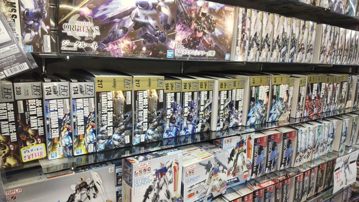 おもちゃの平野ガンプラの在庫が少しづつ回復してきました。来店してくれたお客様が喜んでもらえるよう、頑張ります! [おもちゃの平野【Twitter】]