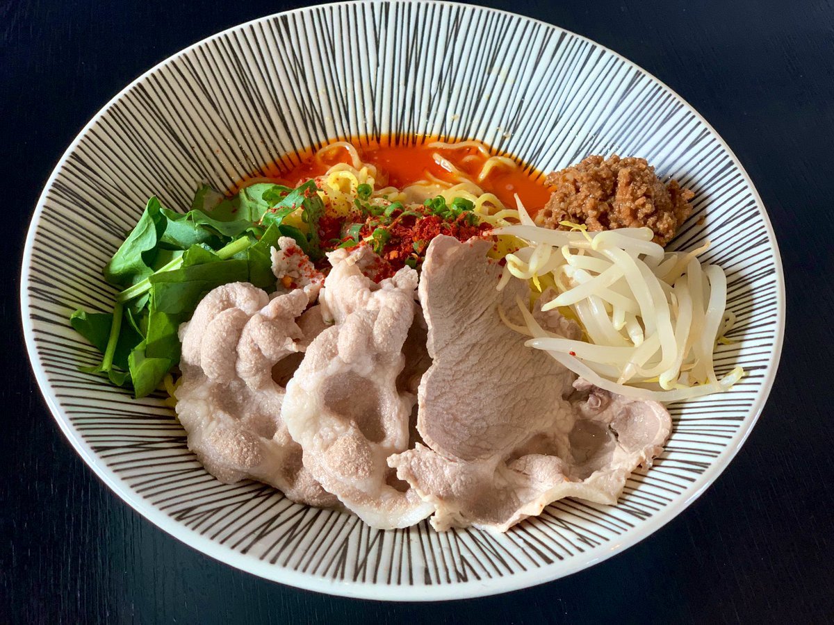 おはようございます☀『肉みそ豚しゃぶ冷し担々麺』は大好評販売中です！ひき肉たっぷりの肉味噌と豚しゃぶを特製ゴマだれに絡めて... [らぁめん銀波露 札幌手稲店【Twitter】]