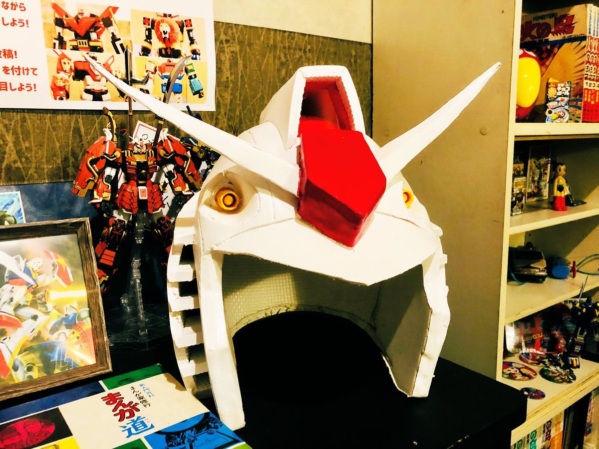 新札幌カラオケピロス！まつださん寄贈ゾーンがある部屋！カラオケピロス昭和レトロルーム！#ガンダム #ガンプラ #カラオケ https:... [カラオケピロス【Twitter】]