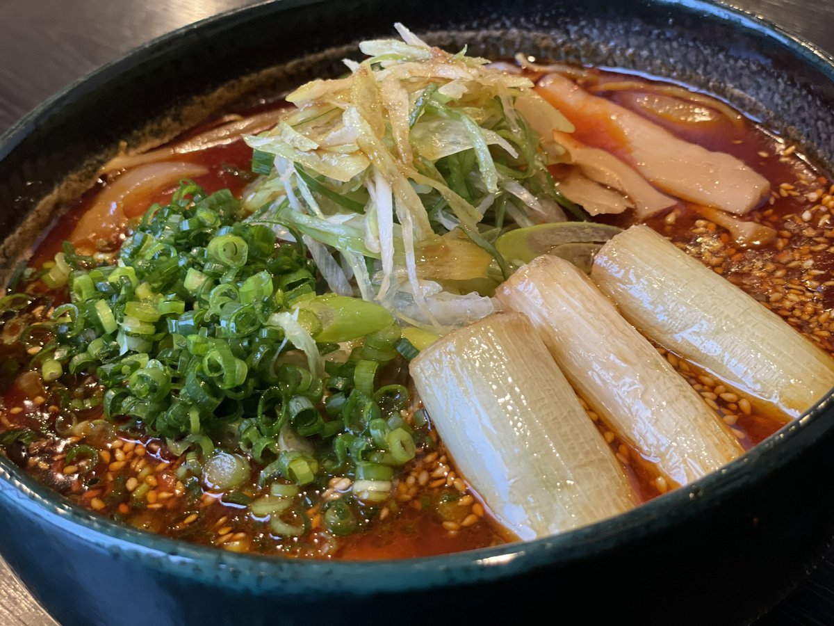 銀波露手稲店店長おすすめ😎🍜🔥辛らぁめん醤油に3種ねぎトッピング☺️！これは間違いないやつです😎🔥🔥揚げねぎの甘さだったりスープ... [らぁめん銀波露 札幌手稲店【Twitter】]