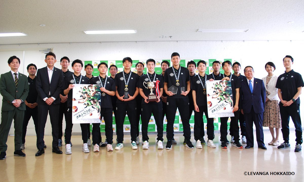 🏵️ご報告🏵️本日 #レバンガ北海道U18 は「B.LEAGUE U18 CHAMPIONSHIP 2022」優勝報告のため、#原田裕 ... [レバンガ北海道【Twitter】]