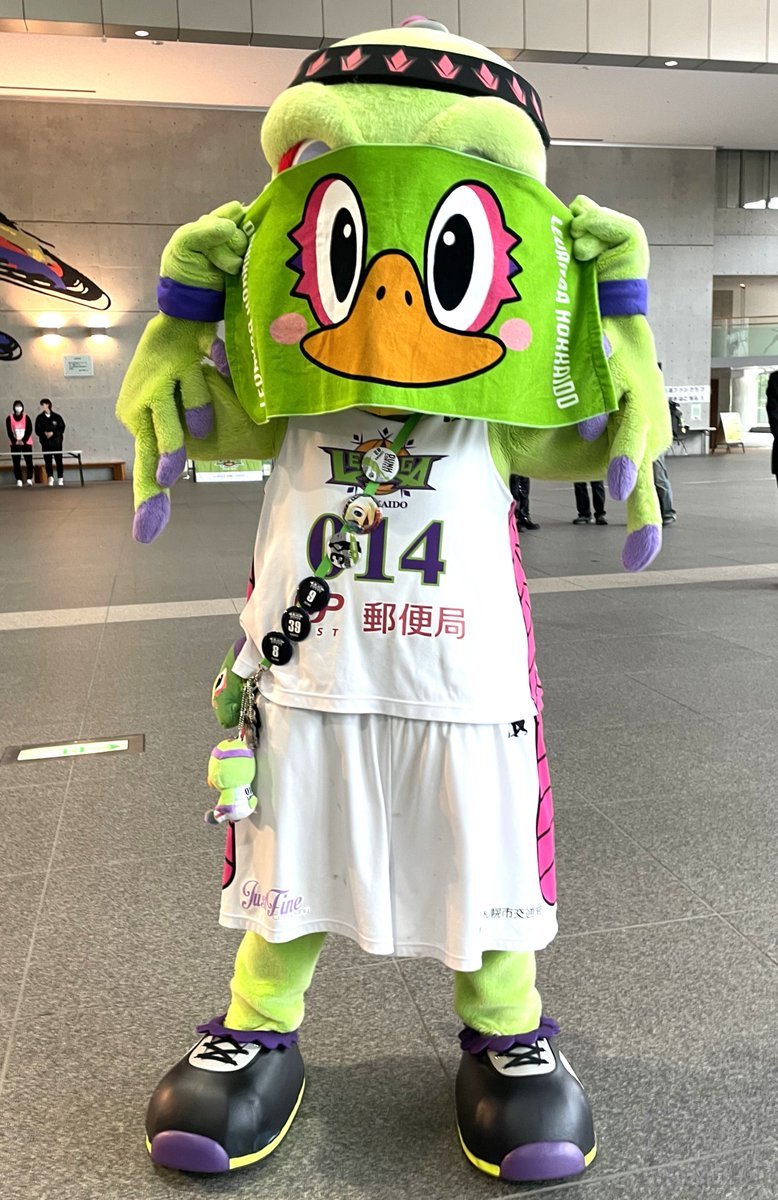 あれ👀？？レバードの顔が…🦜レバードになってる👀💚✅レバードタオル 2,000円📍1階 入場口入り右グッズ売場-----9/23-... [レバンガ北海道【Twitter】]