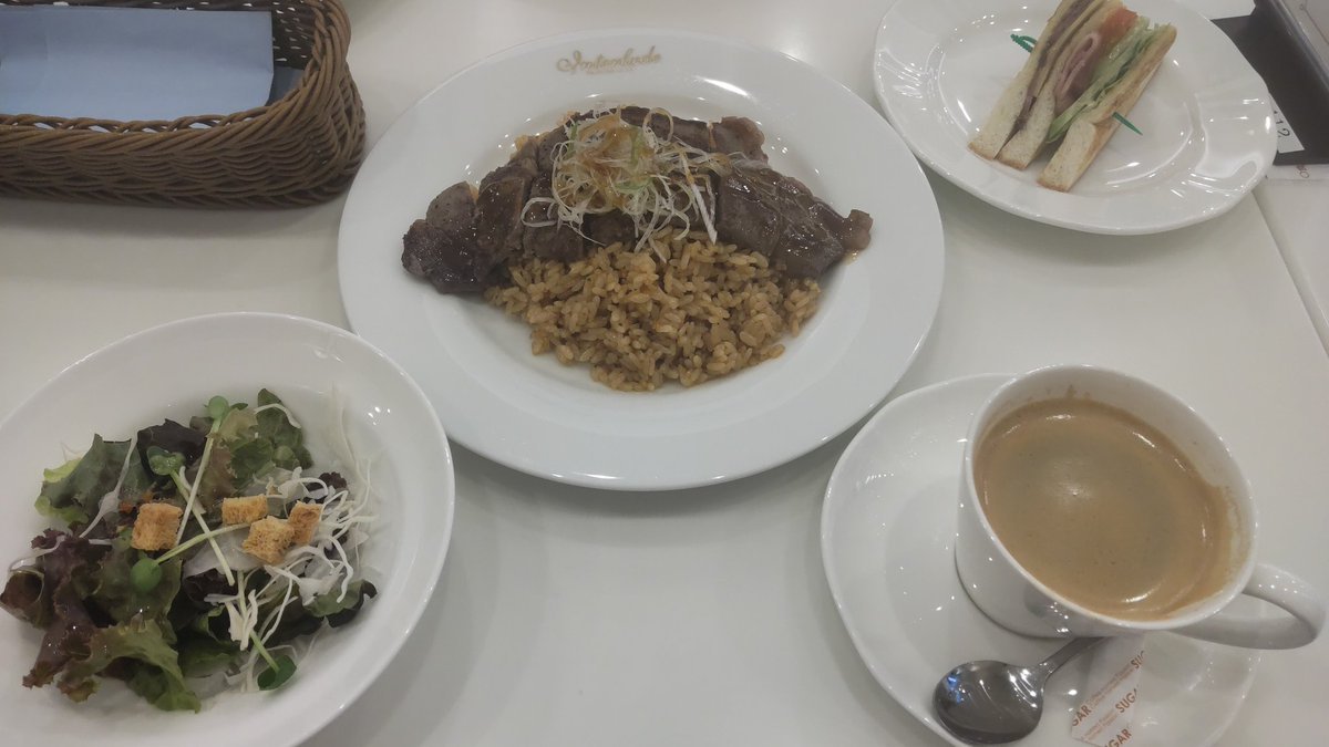 ステーキピラフも食べる！毎週火曜はチートday！(笑) [おもちゃの平野【Twitter】]