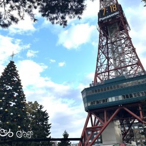 学院本部のある札幌大通公園⛲️ランドマークのテレビ塔前で「ラブツリー」の装飾が完了していました💖今朝の道内は積雪の便りもあり🌨️イ... [小林豊子きもの学院【Twitter】]