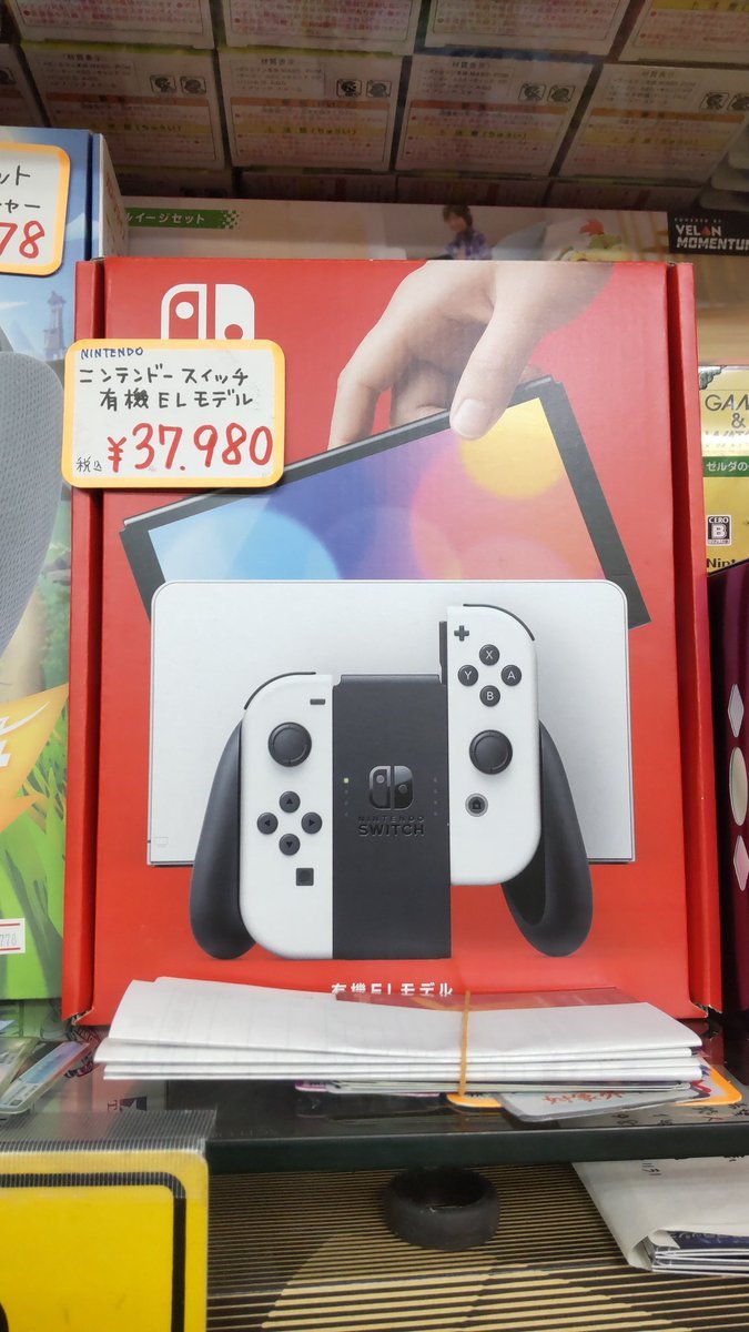 おもちゃの平野にニンテンドースイッチ有機EL本体入荷してます！ポケモンスカートポケモンバイオレットが発売が近くなってきまし... [おもちゃの平野【Twitter】]