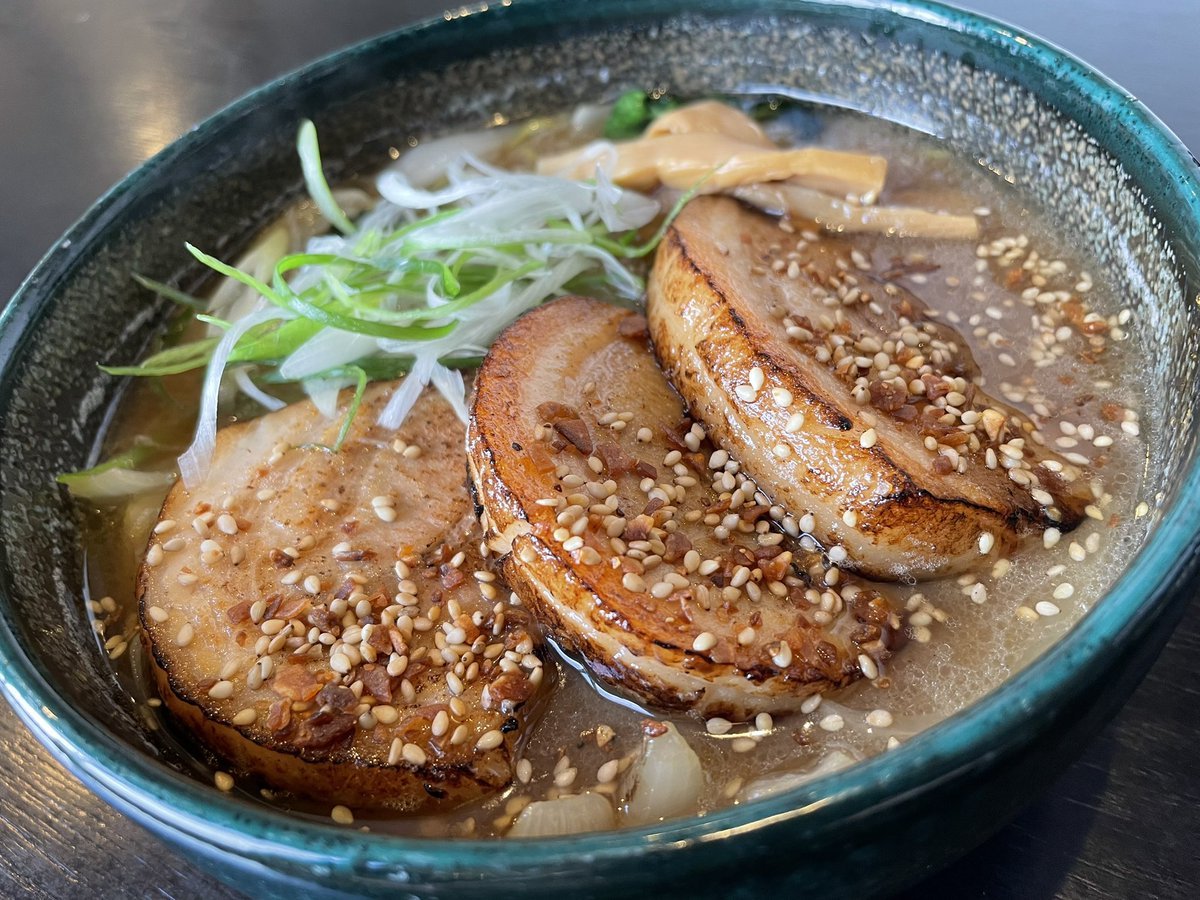 玉子アレルギーの方でも銀波露のラーメンは安心して召し上がれます😎✨麺は玉子不使用でさがみ屋さん(@Sgmy87 )の麺です🍜黄色いちぢ.... [らぁめん銀波露 札幌手稲店【Twitter】]