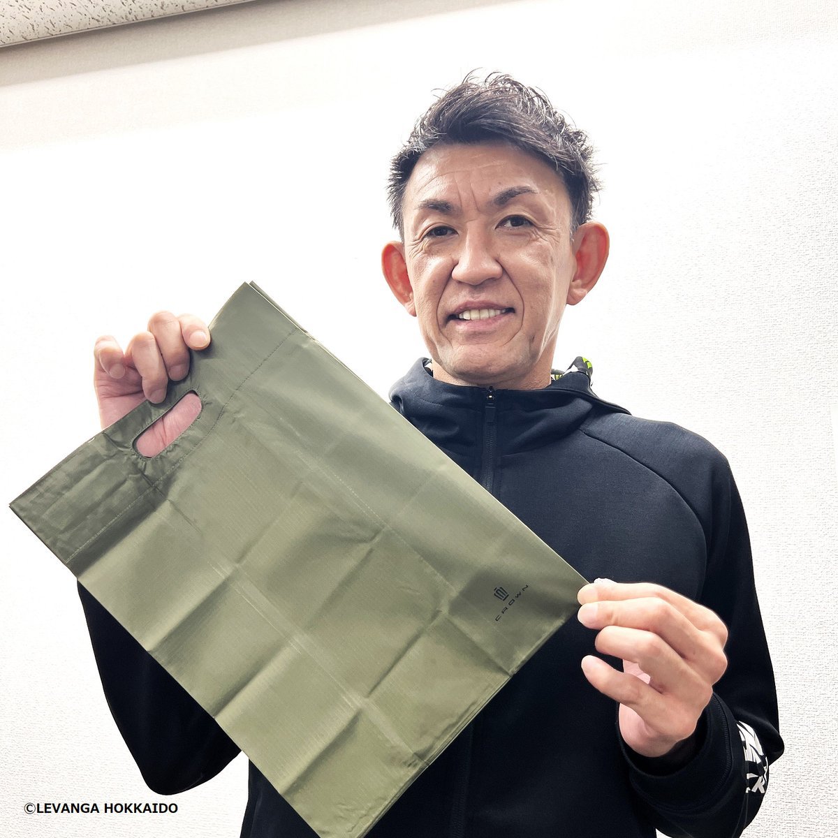 12/4 #札幌トヨタ Presents 🎁来場者プレゼント🎁【先着400名様】✅クラウン オリジナルエコバック※3色展開ですがお色は選... [レバンガ北海道【Twitter】]