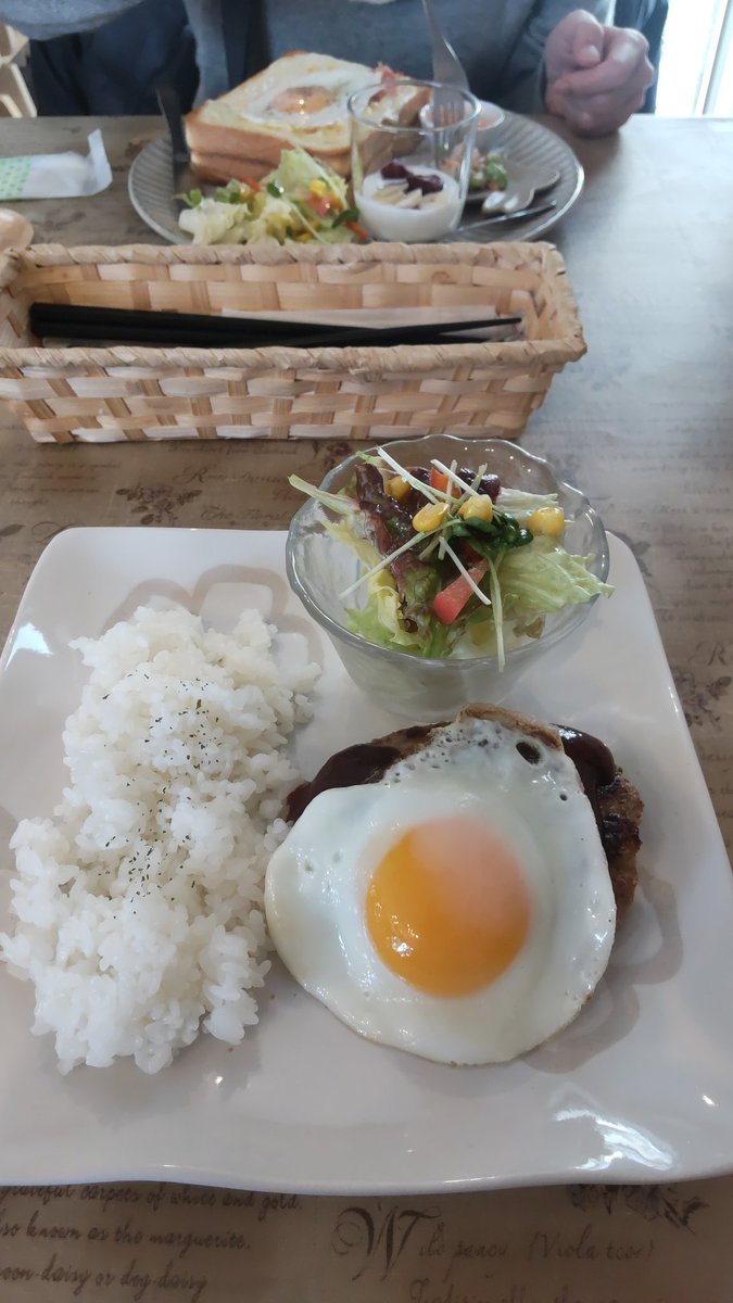 今日のお昼は、コストコ帰りに気になっていたお店でランチ！おしゃれですよ！ [おもちゃの平野【Twitter】]