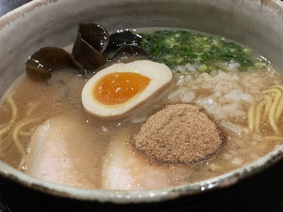 冬の限定麺販売します☃️✨『W魚介鶏白湯醤油らぁ麺』を明日から販売スタートします🍜煮干し風味の醤油ダレとまぐろ節パウダーで風味... [らぁめん銀波露 札幌手稲店【Twitter】]