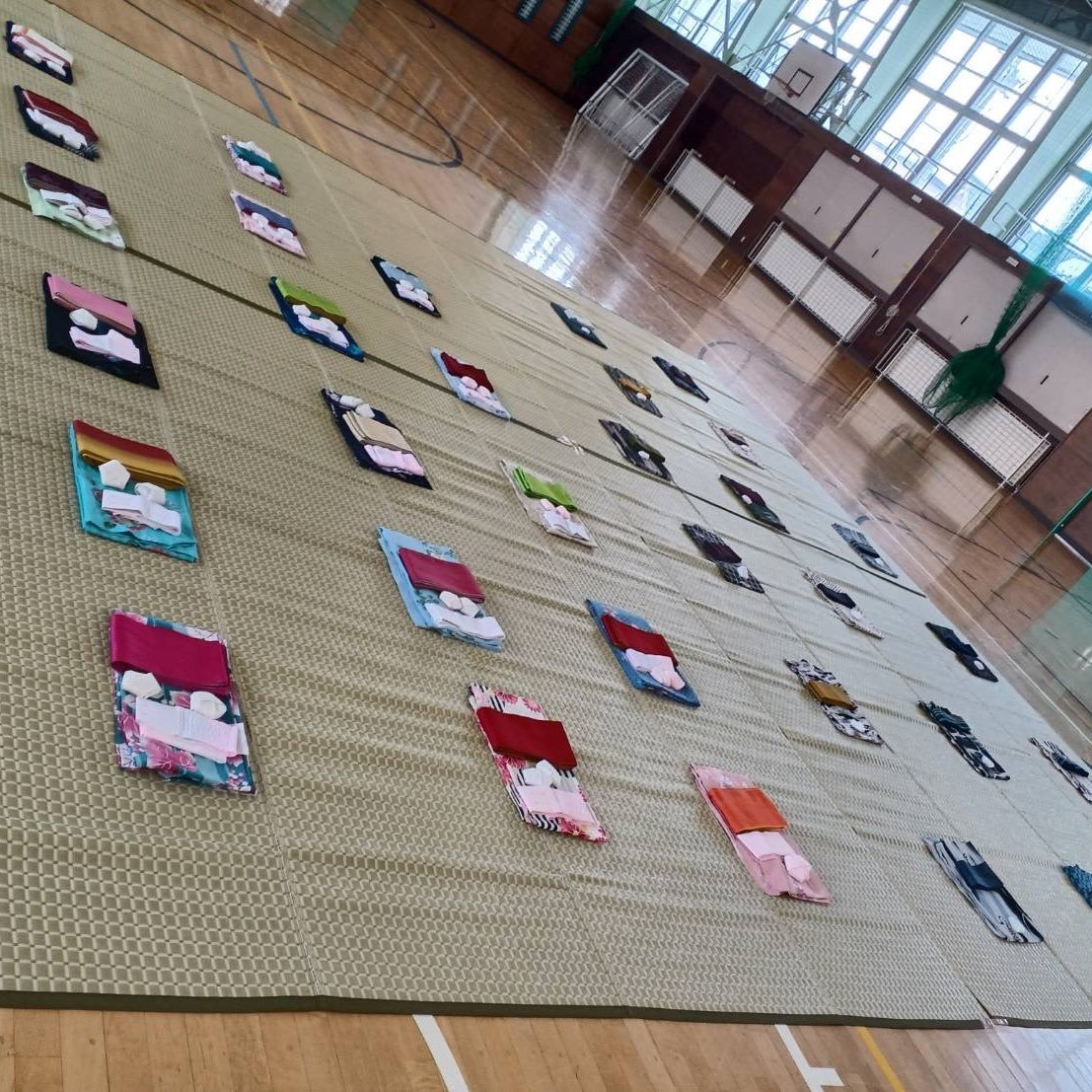 昨日の旭川校は春光台中学校きもの授業🏫浴衣を自分で着る体験後は元どおりにたたみます✨手順どおりにすることはもちろん、感謝を込め... [小林豊子きもの学院【Twitter】]