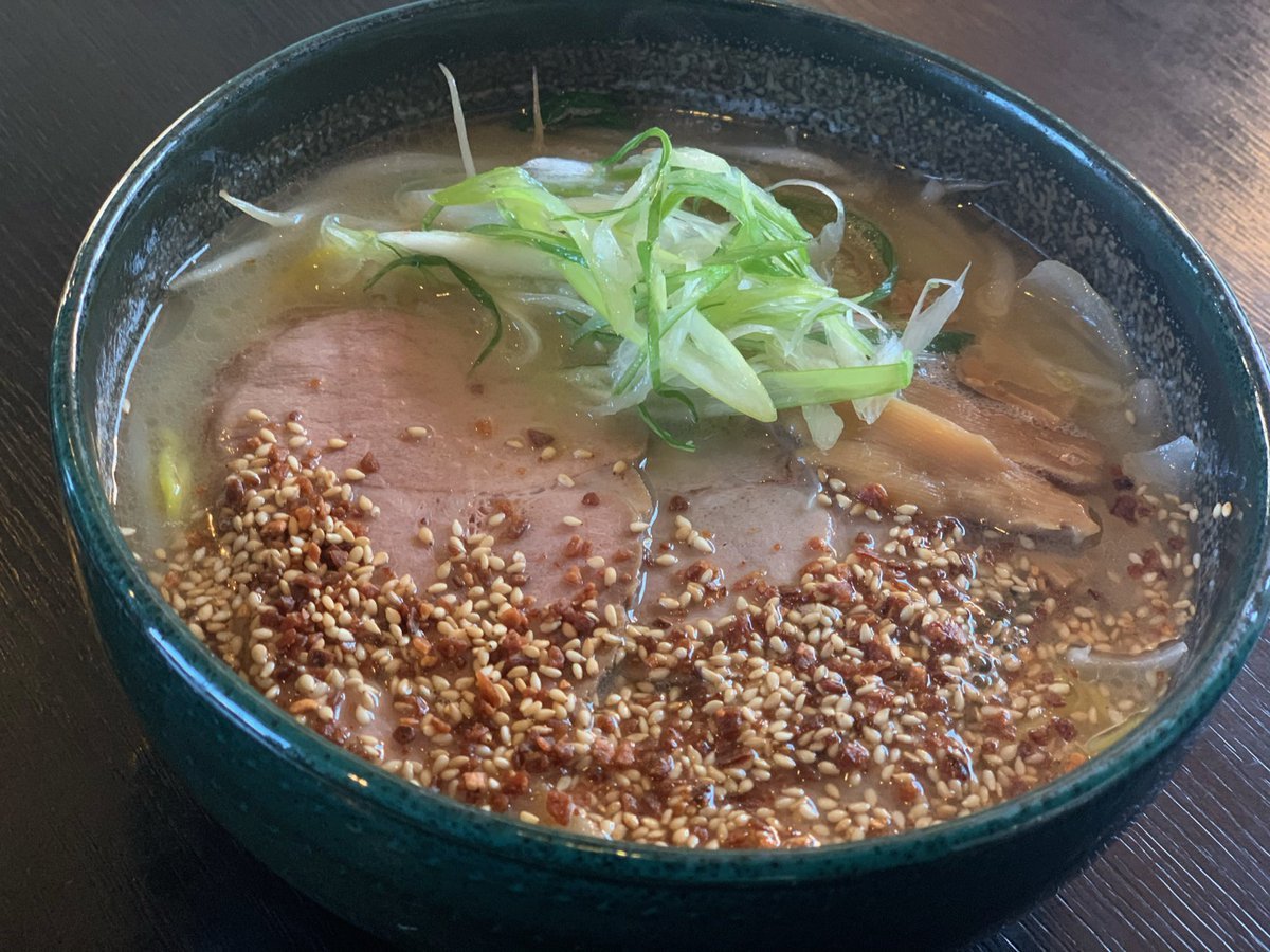 銀波露手稲店のラーメンのスープは北海道産の豚骨を長時間煮込んで出来上がります☺️🍜スープの旨味をダイレクトに感じられる『香ばし... [らぁめん銀波露 札幌手稲店【Twitter】]