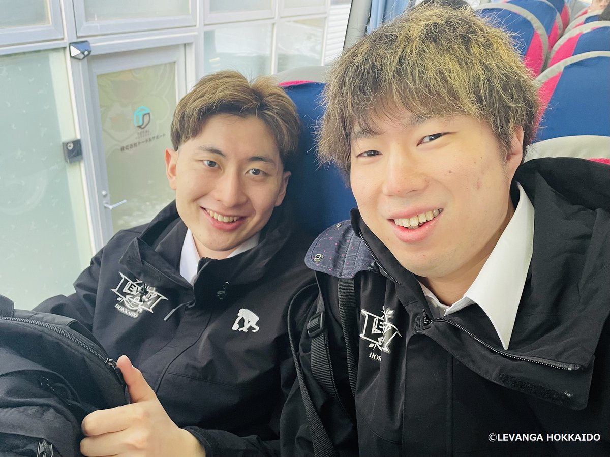 ＼まいどっ✋🥸／チームは週末の大阪戦に向けて出発✈大阪に到着いたしました✨新年初のAWAY戦を闘うチームへ #全緑応援 をよろしくお... [レバンガ北海道【Twitter】]